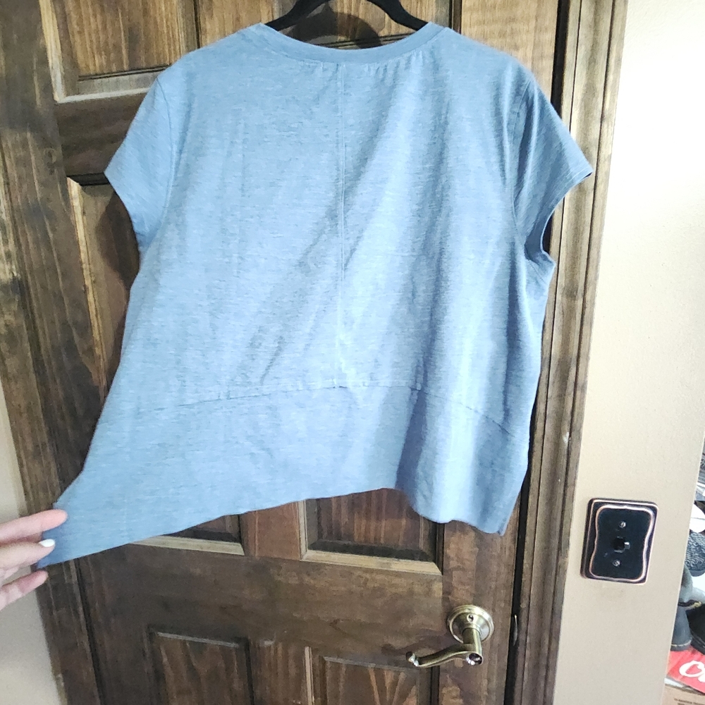 Workout top - Picture 3 of 3